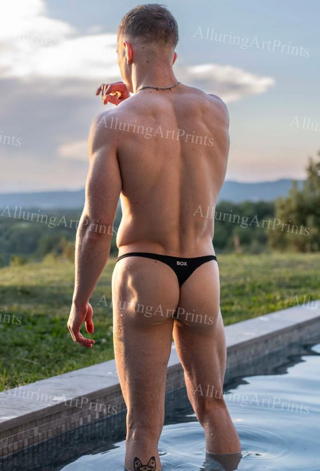 Nude Male Model Muscular Buns- H471