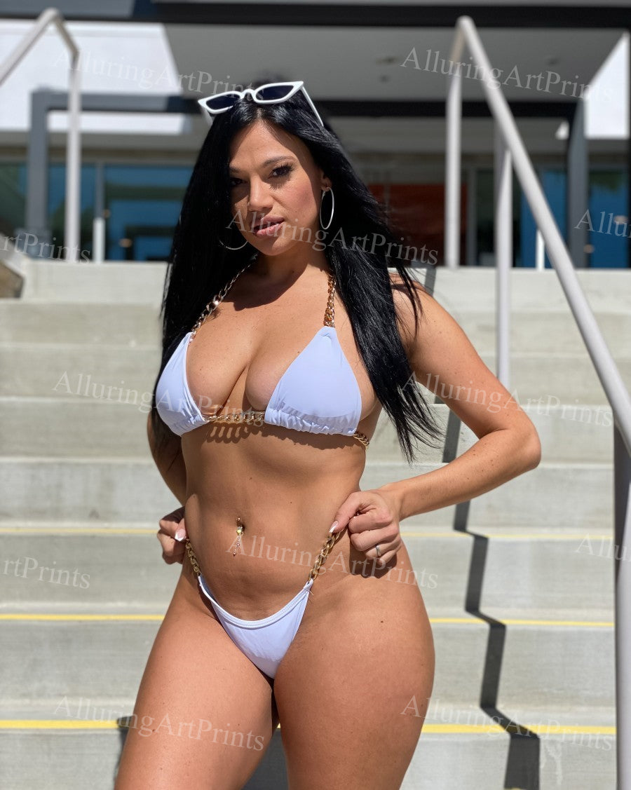 Risque Mona Azar Latina Model - H879
