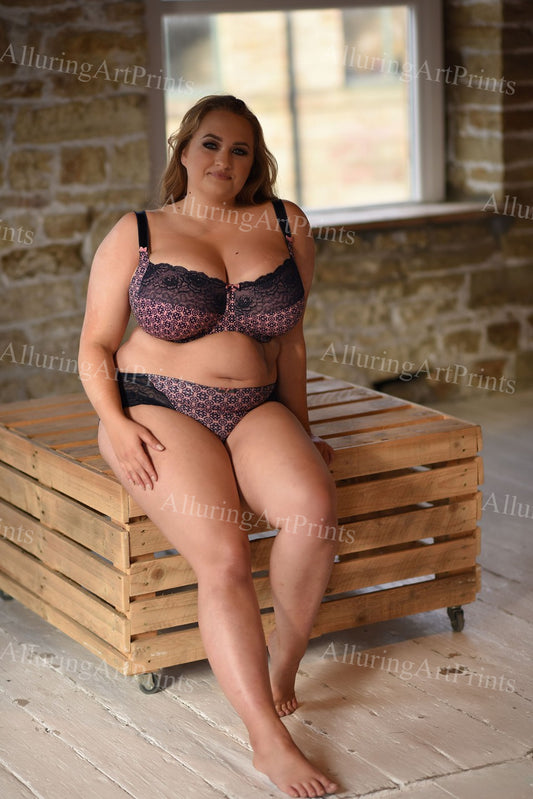 Risque Sara Willis Blonde Model - K453