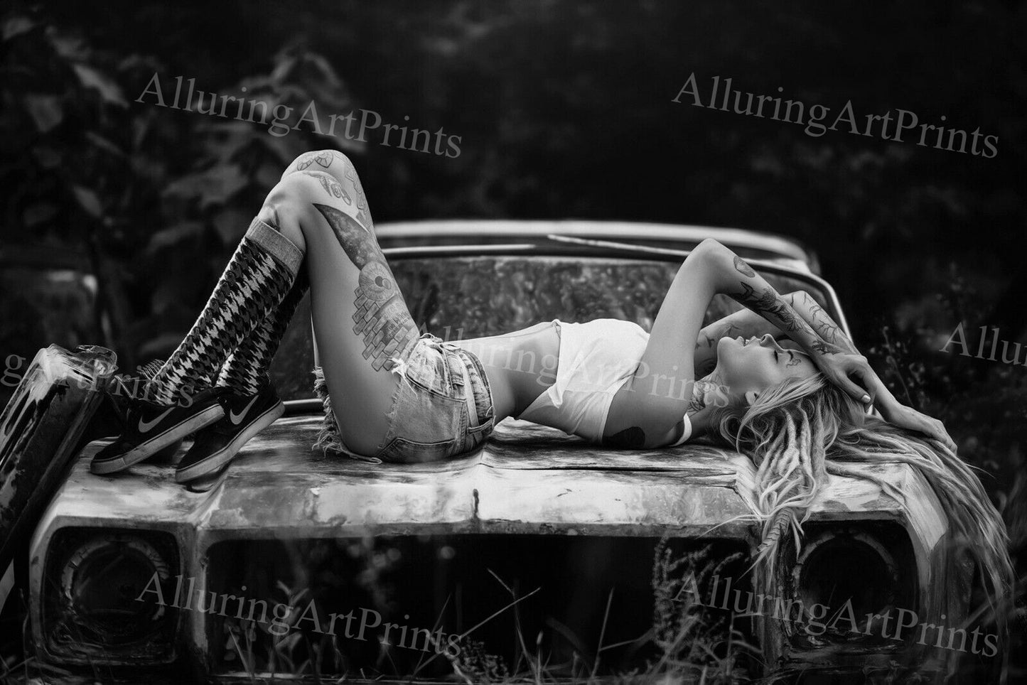 Risque Blonde Model - L512