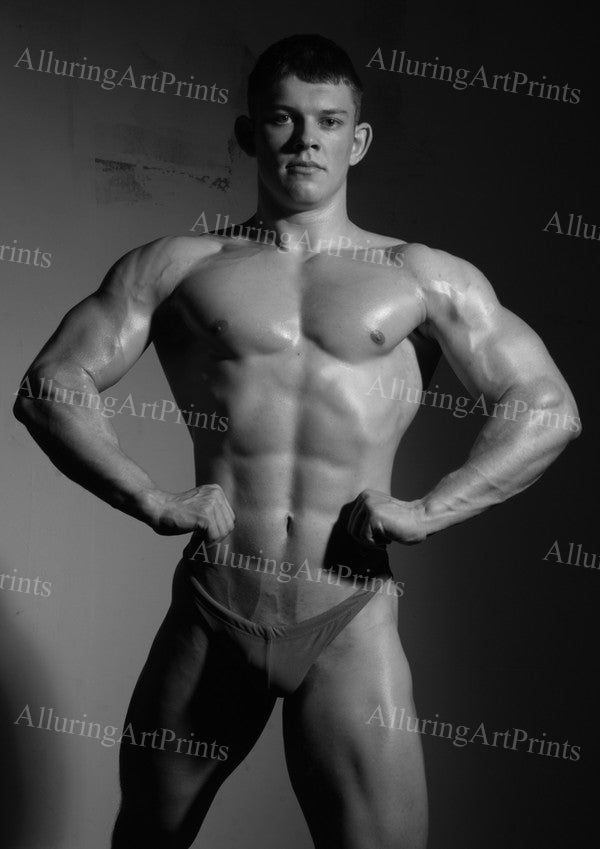 Frontal Male Model Muscular - G110