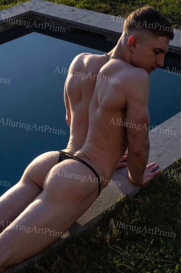 Nude Male Model Muscular Buns- H470