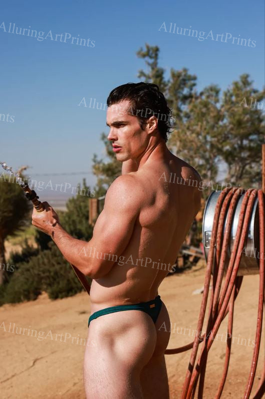 Male Model Muscular Buns- H597