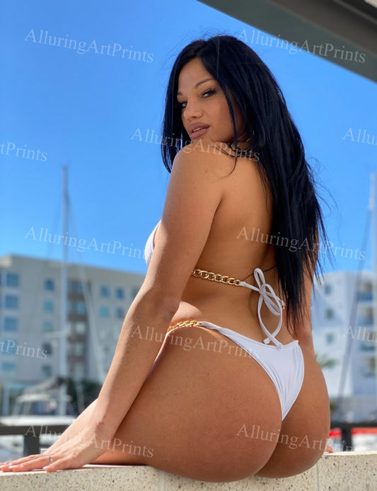 Risque Mona Azar Latina Model - H880