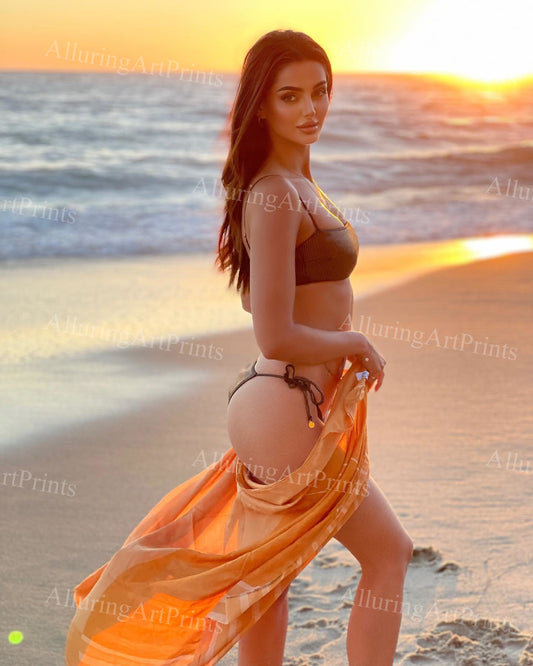 Risque Mahlagha Jaberi Brunette Model - K1010