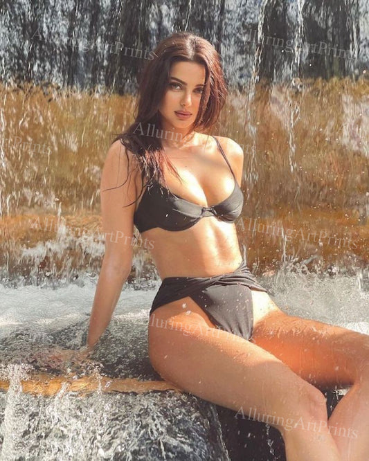 Risque Mahlagha Jaberi Brunette Model - K1013