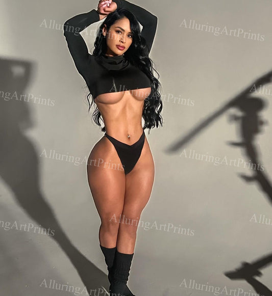 Risque Brunette Model - K427