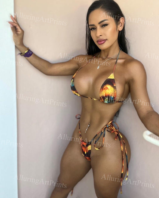 Risque Brunette Model - K428