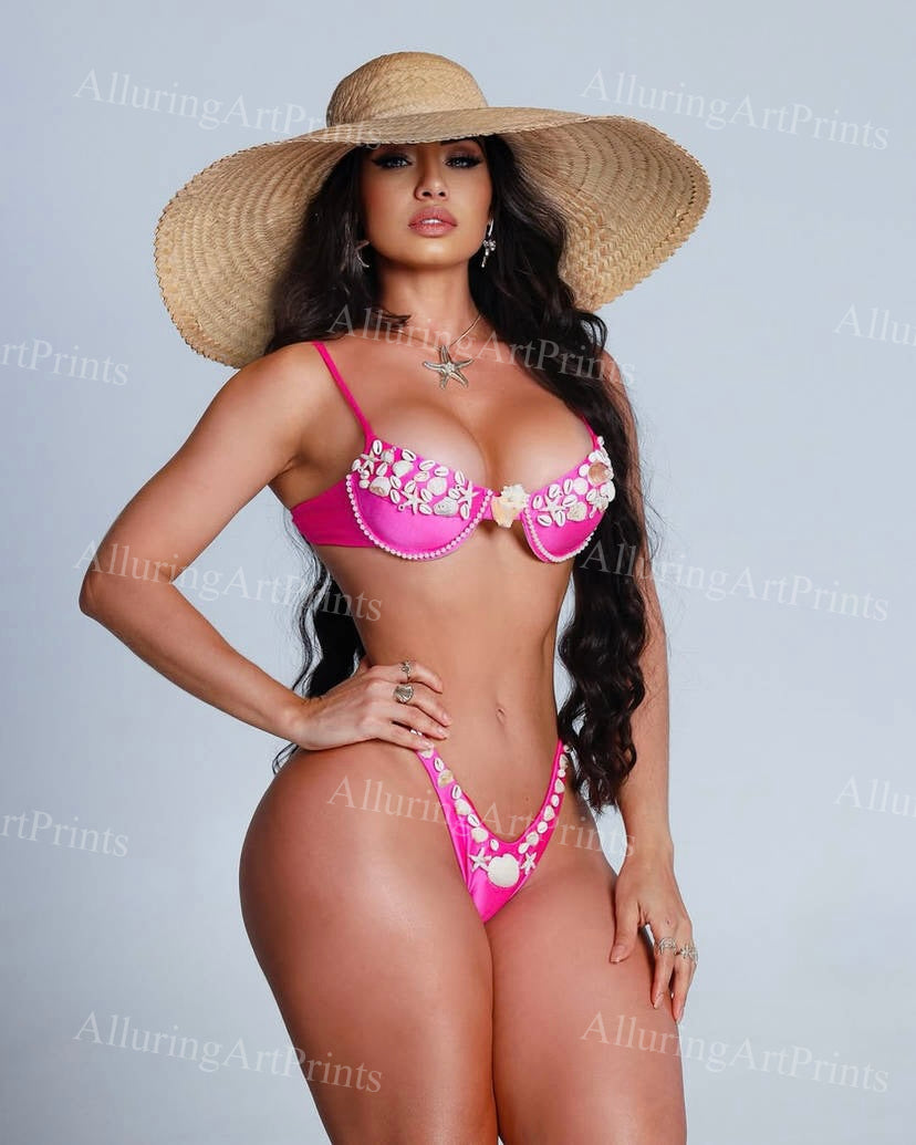 Risque Brunette Model - M156
