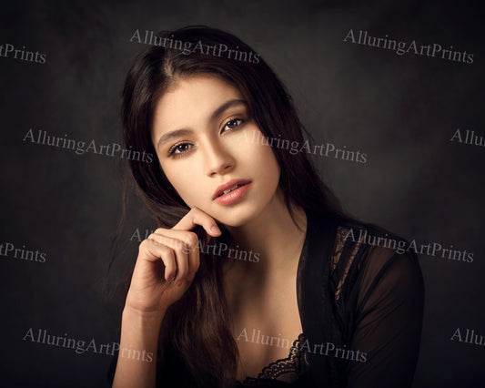Risque Brunette Model - D832