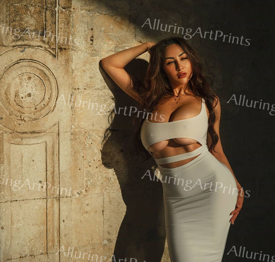 Risque Louisa Khovanski Brunette Model - H326