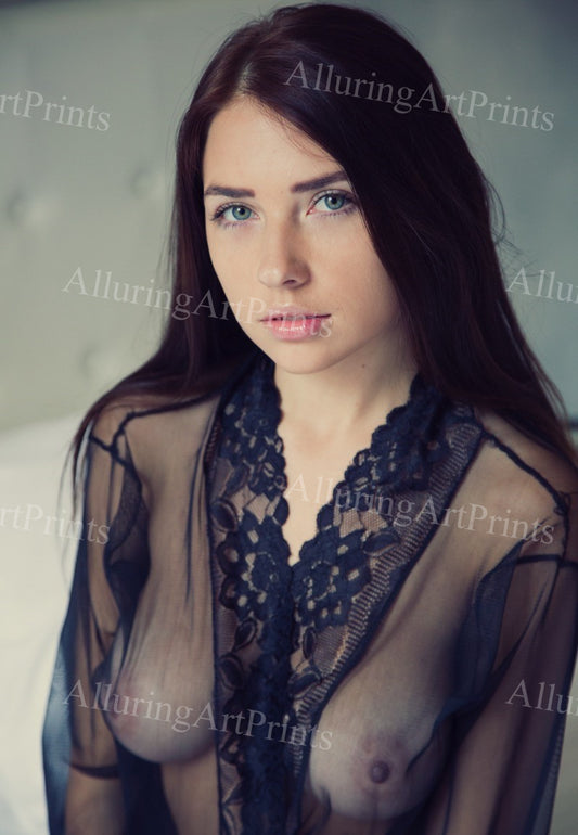 Risque Niemira Brunette Model - L799